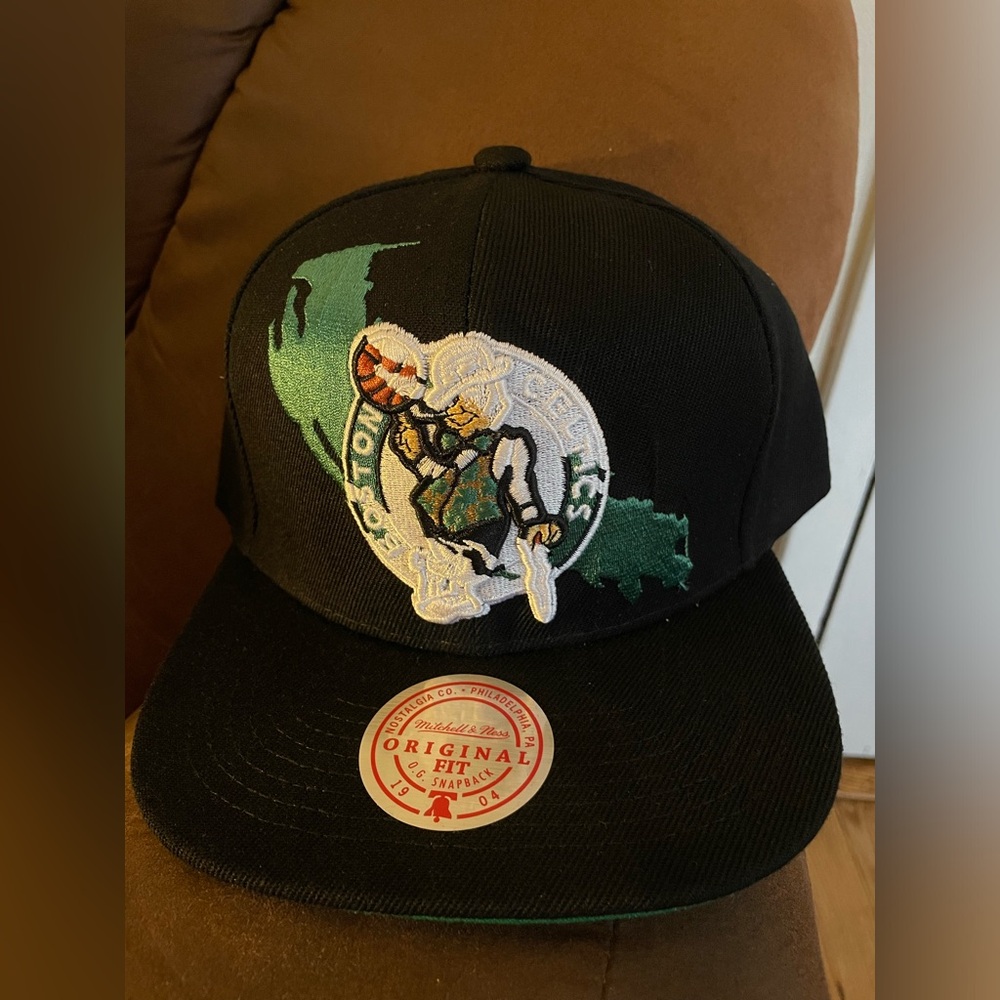 Boston Celtics Mitchell & Ness NBA paint SnapBack hat